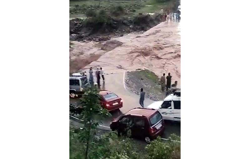 Vehicles stranded after flood in Nallah on Mendhar-Poonch road.-Excelsior/Rahi Kapoor