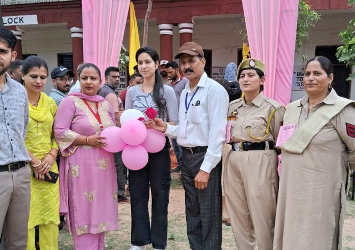 A first time voter Shivani being felicitated at Pink Polling Station at Akhnoor. Another pic on Page 11. —Excelsior/Rakesh