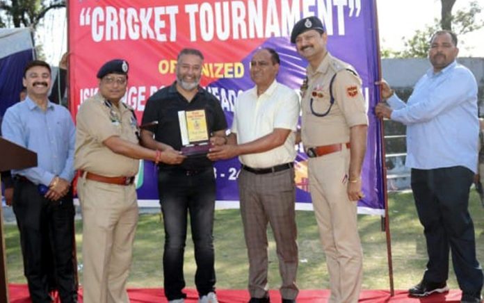 DIG JSK Range, Dr Sunil Gupta Director Sports Jammu University Dr Daud Iqbal Baba receiving memento during a cricket match final on Thursday.