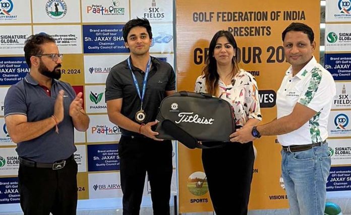Golfer Vedant Handa receiving award from Commissioner Secretary, Tourism J&K Yasha Mudgal on Saturday.