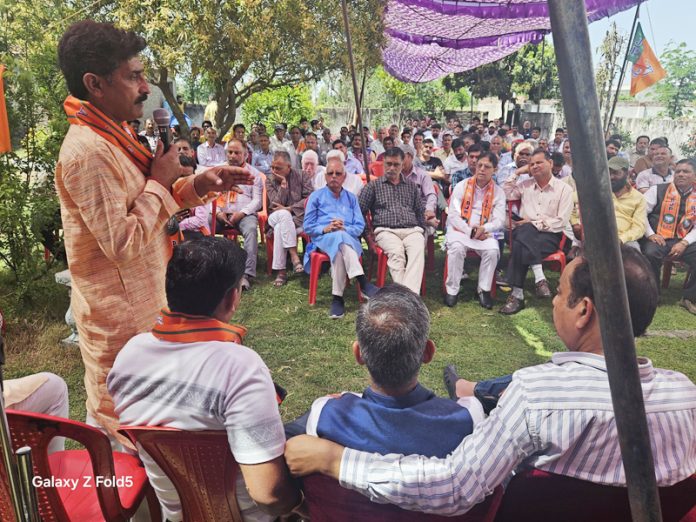 Arun Sharma addressing BJP rally at Vijaypur.