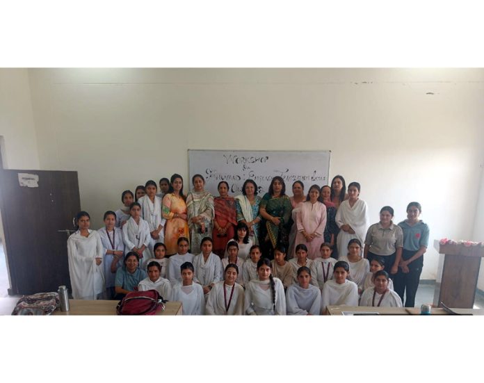 Students and staff during valedictory function of week long workshop.