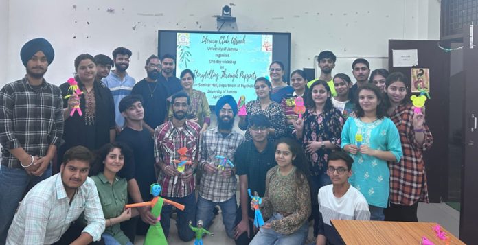 Participants in workshop on “Storytelling through Puppets” at JU.