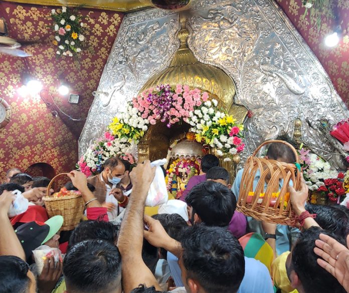 Devotees in Bawe Wali Mata temple for darshan on first day of Navratra on Tuesday. —Excelsior /Rakesh