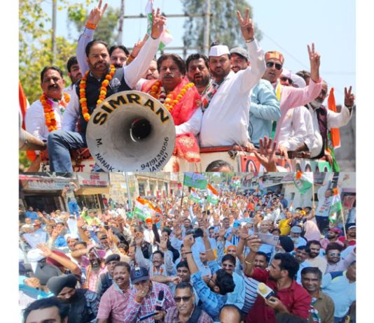 Senior Congress leaders B S Solanki, Vikar Rasool Wani, Raman Bhalla and others taking out grand road show on last day of campaign in Jammu. —Excelsior/Rakesh