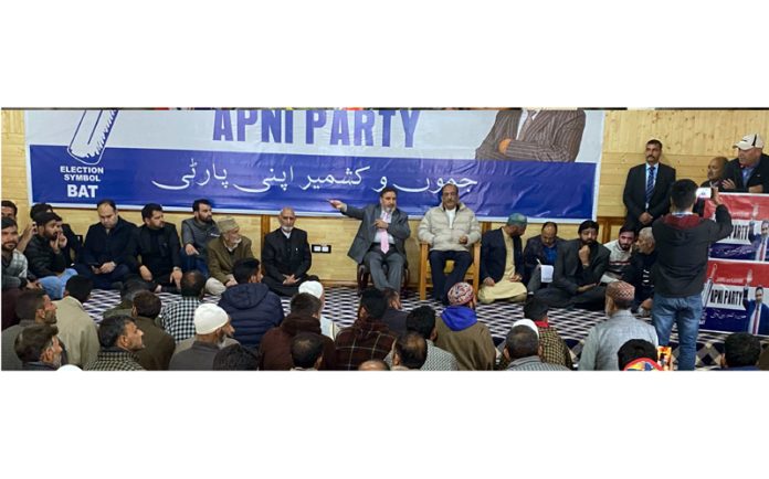 Apni Party leader Altaf Bukhari addressing party functionaries and others in Srinagar.