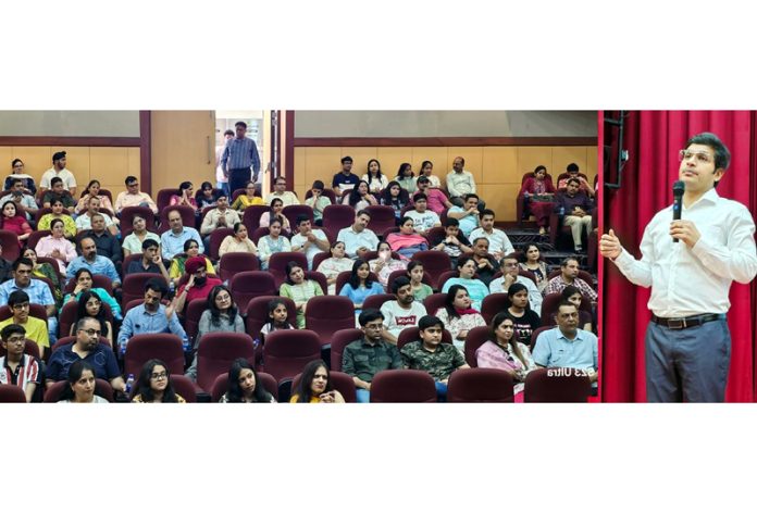 An expert faculty highlighting skillful patterns of learning during orientation programme by Padhoji Institute.