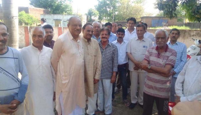 Senior Cong leaders Mula Ram, Hari Singh Chib, Udhey Bhanu and others during poll campaign in Jammu North.