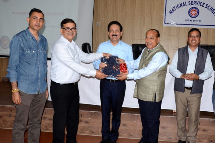 Organizers of awareness lecture presenting a memento to invited speaker Dr Parveen Yograj.