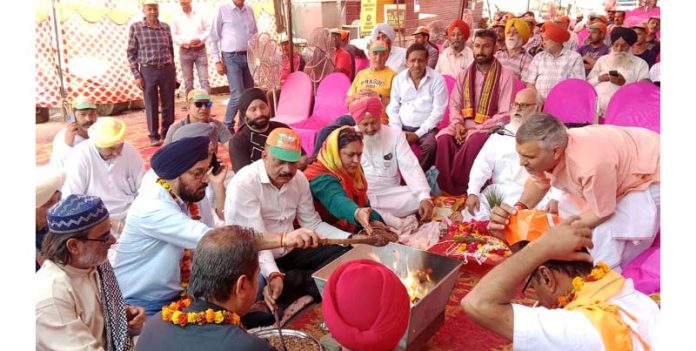 BJP leader Ranjodh Singh Nalwa participating in a “Vijay Yagya” organised at Karan Market area in Jammu on Monday.