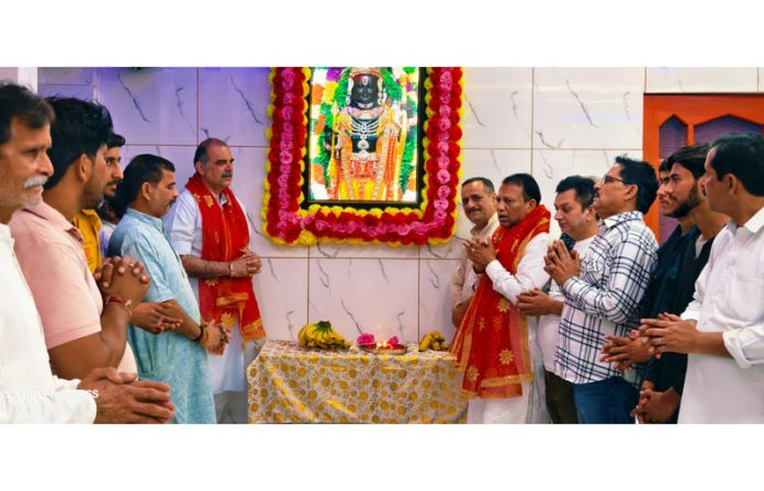 RSS leaders Rupesh Kumar and Surinder Mohan along with others paying obeisance to Lord Rama at Bawa Kailakh Dev Temple.