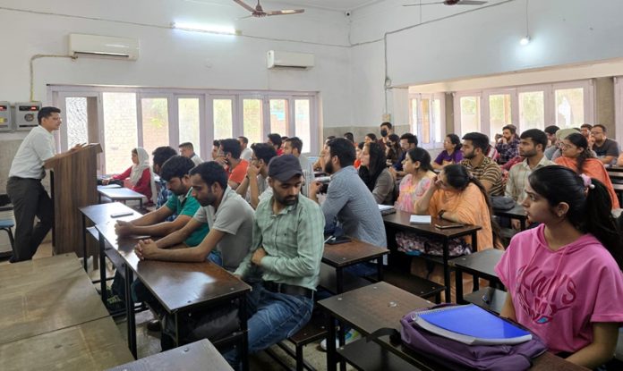 Suvan Sharma interacting with IAS/JKAS aspirants at SR College Gandhi Nagar, Jammu.