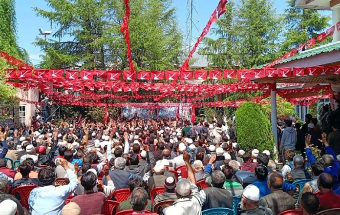 NC workers at Chowdhary Manzil in support of party candidate Omar Abdullah.