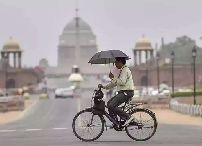 Delhi records its highest ever temperature, Mungeshpur bakes at 52.3 deg C