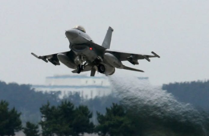 F-16 Fighter jet crashes at Singapore airbase