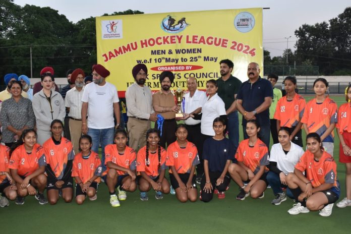 Transport Commissioner Rajender Singh Tara along with other dignitaries presenting winner's trophy to Hockey team in Jammu.