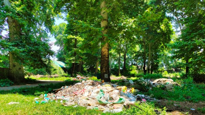 KU dumps construction waste in Naseem Bagh
