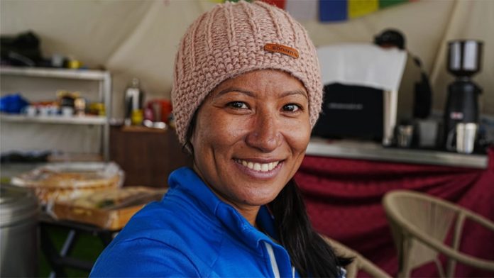 Nepali climber becomes 1st woman to summit Mt. Qomolangma thrice in one season
