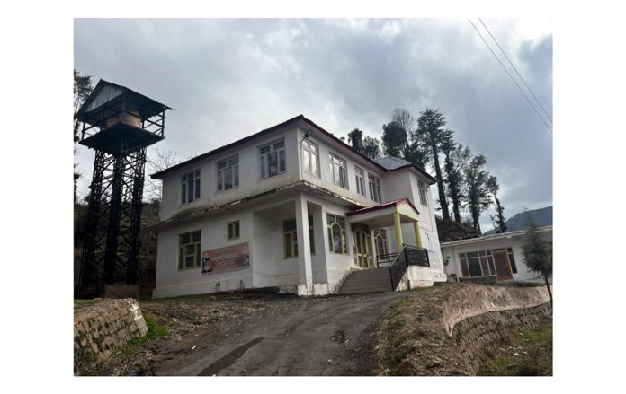 PWD Guest House building lying abandoned for the last five years at Latti town of Udhampur district.