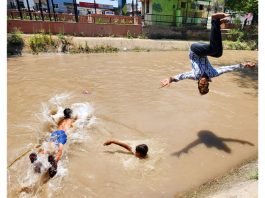 Amid scorching heat, children bathing in Ranbir Canal in Jammu on Tuesday. -Excelsior/Rakesh