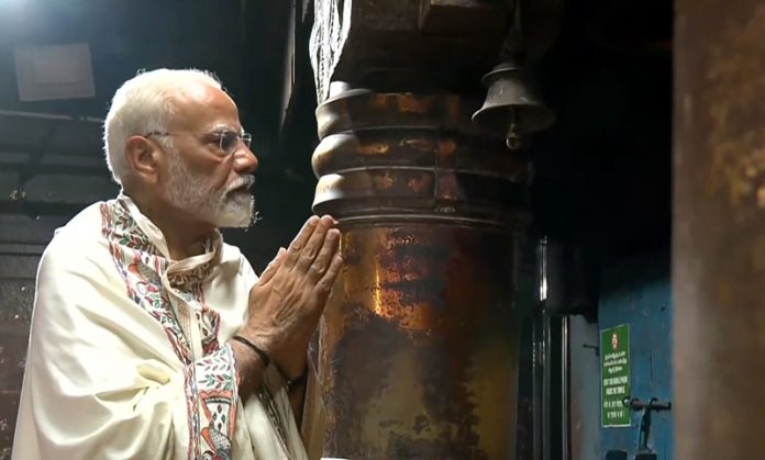 Prime Minister Narendra Modi offers prayers at Bhagwati Amman Temple in Kanyakumari, Tamil Nadu on Thursday. (UNI)