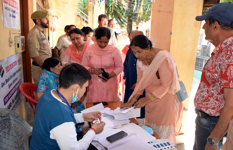 Migrant Voters Search Their Names In The List At Udhampur Polling ...