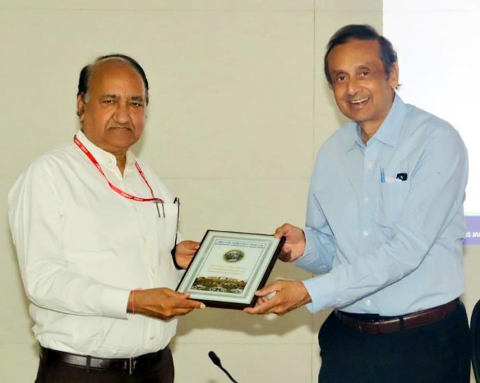 ED and CEO of AIIMS Vijaypur Dr Shakti Gupta presenting a souvenir to Prof Satyakam (Professor of Neurology from Downstate Medical Centre, New York).