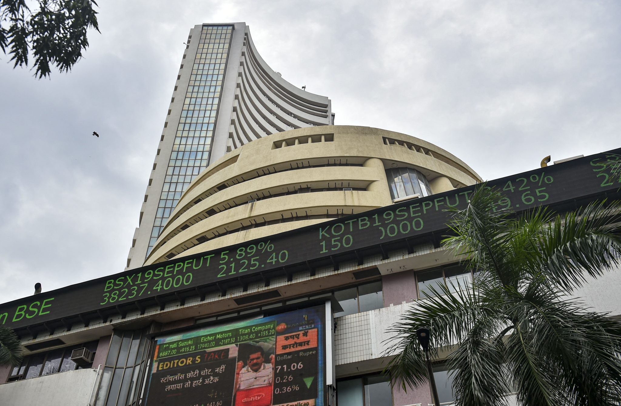 Stock markets fall in early trade ahead of Lok Sabha election results