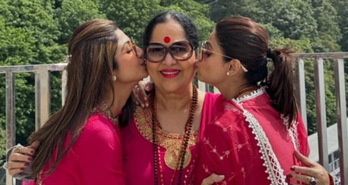 Shilpa, Shamita Celebrate Mother's Day With Their Mom Sunanda Shetty In Vaishno Devi