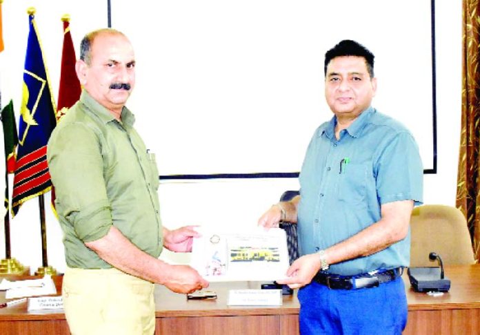 SSP Rajinder Gupta awarding participation certificate to an officer on conclusion of training programme at SKPA.