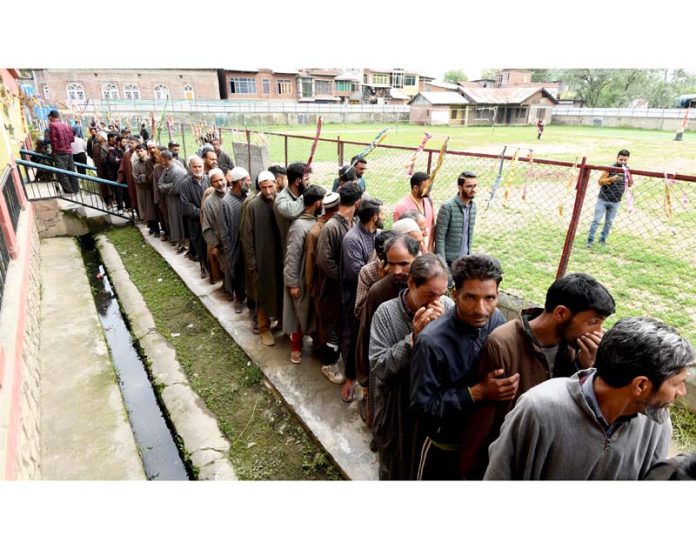 People line up to cast vote at Naira, Pulwama. -Excelsior/Younis Khaliq