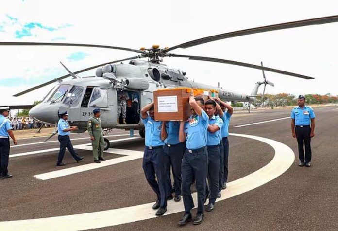 IAF soldiers carry the mortal remains of Vicky Pahade, who was martyred in a terror attacck in Poonch region of J&K, upon their arrival in Chhindwara, Madhya Pradesh on Monday.