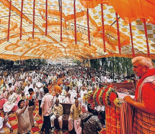 LG Manoj Sinha addressing Kubernath Rai memorial lecture at Ghazipur on Sunday.