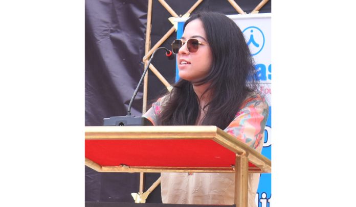 Chief Guest Anmol Rathore delivering lecture during GD MUN-2024.