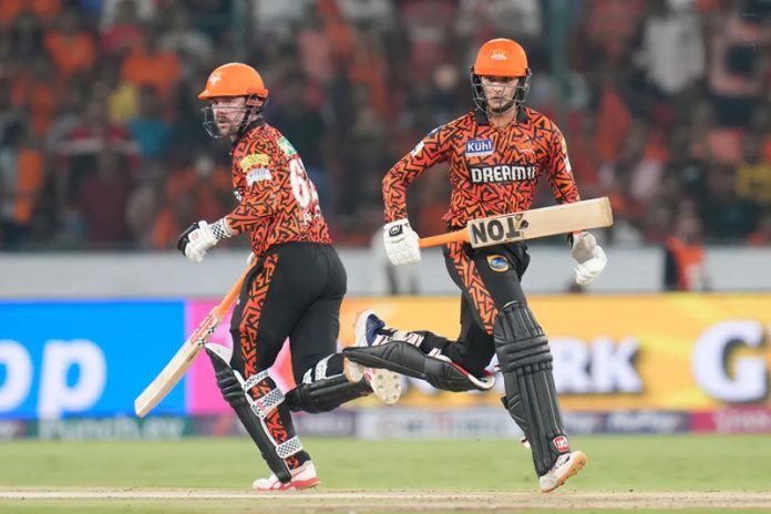 Travis Head & Abhishek Sharma running between the wickets in a match against LSG.