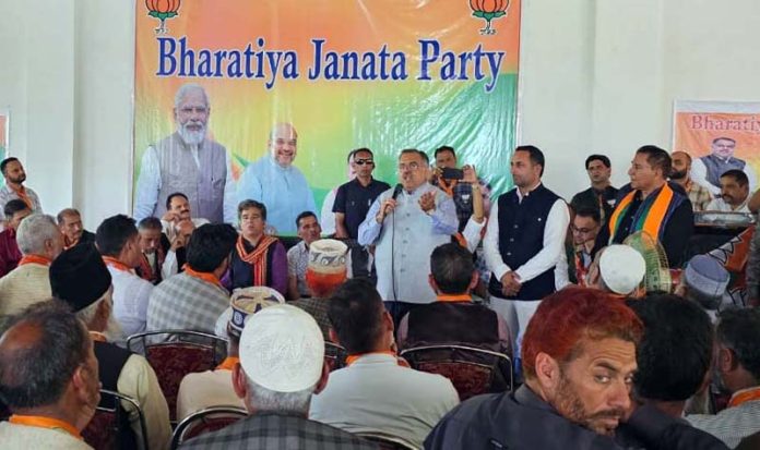 Tarun Chugh addressing BJP workers at Buddha Amarnath in Poonch.