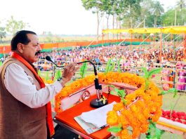 Union Minister Dr. Jitendra Singh addressing a mammoth public rally at Hooghly Lok Sabha constituency on Friday.