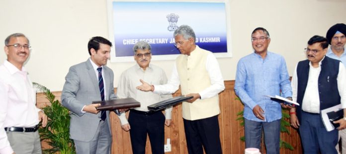 CS Atal Dulloo during signing of MoU between IIM, Jammu and PD&MD on Monday.