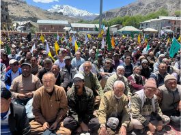 Supporters of independent candidate for Ladakh Parliamentary constituency Haji Haneefa Jan during rally in Kargil. -Excelsior/Basharat Ladakhi