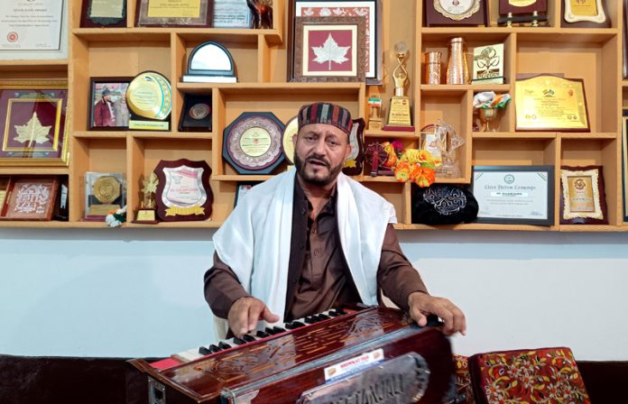 Kashmiri folk singer. -Excelsior/Shakeel
