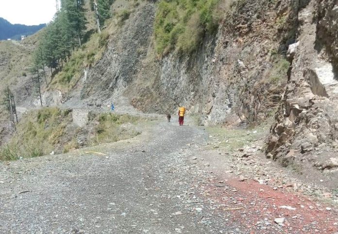 A view of incomplete Kirchi-Seoj Dhar road.