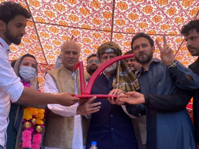 NC candidate from Anantnag, Rajouri constituency, Mian Altaf along with sitting MP, Justice (retd) Hasnain Masoodi and former Minister, Sakina Itoo during an election rally in a Kulgam village on Tuesday.