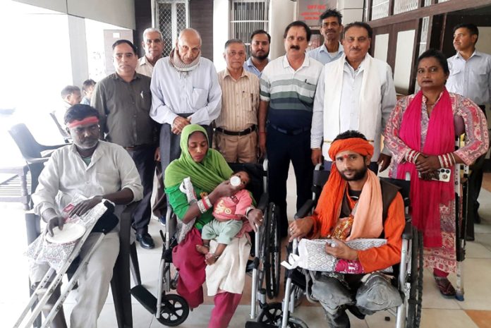 Narayan Sewa Sansthan members Jammu Branch posing along with handicapped persons.  