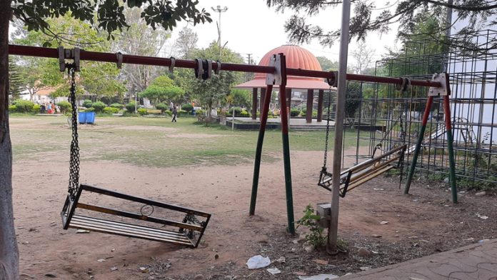 Broken swings at Shaheed Bhagat Singh Park in Udhampur. —Excelsior/K Kumar
