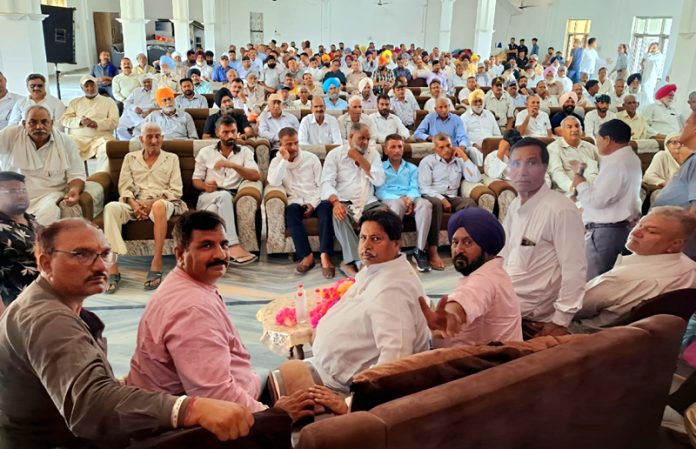 Cong leader Raman Bhalla & others during workers’ meeting in Suchetgarh on Sunday.