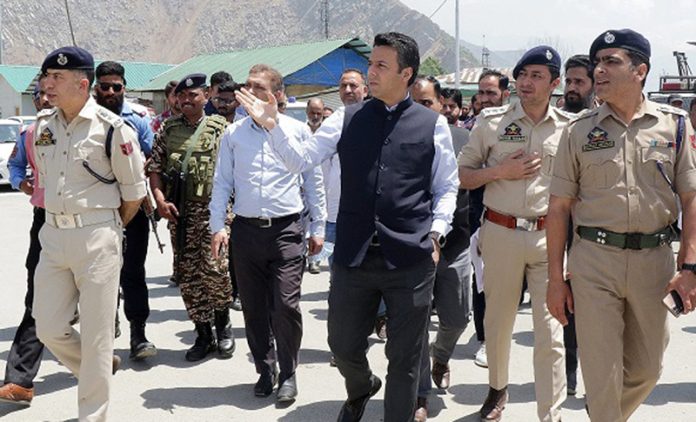 DC Srinagar Dr Bilal Mohi-ud-Din Bhat during visit to YTC at Pantha Chowk on Tuesday.
