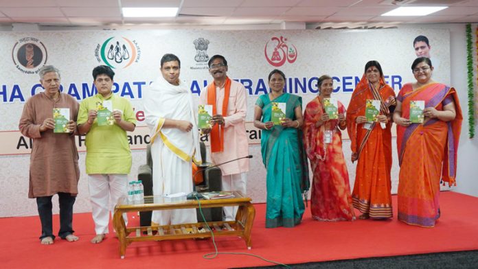Acharya Balkrishan of Patanjali felicitates Padam Shree Seth Pal at a function in Haridwar.