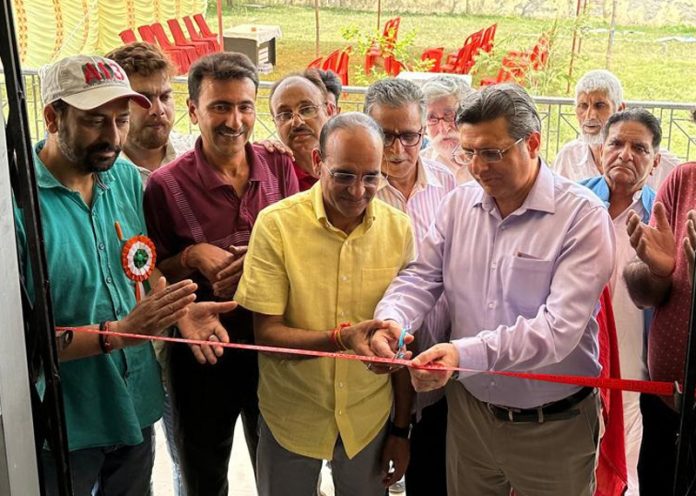 Relief and Rehabilitation Commissioner for Migrants Jammu, Dr Arvind Karwani inaugurating a blood donation camp at SDH Jagti.