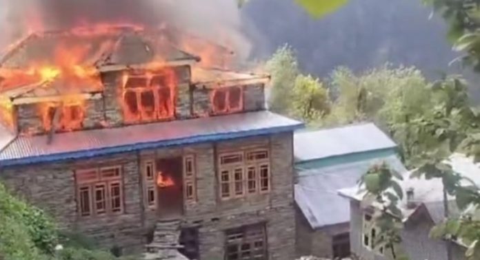 A house on fire in Drabshalla area of Kishtwar on Saturday. -Excelsior/Tilak Raj