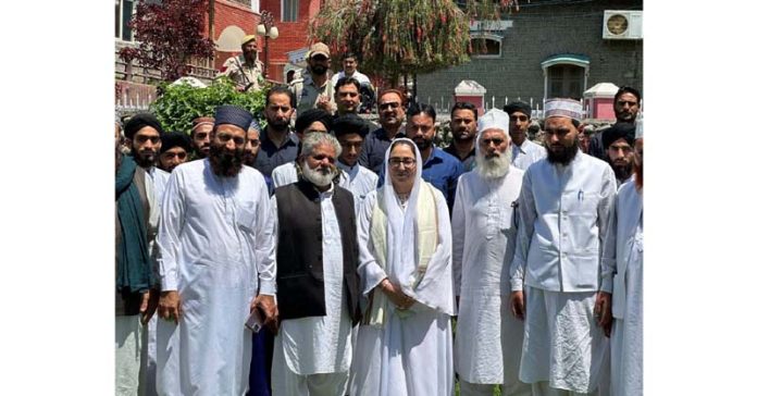 Chairperson of J&K Waqf Board Dr Darakhshan Andrabi meeting public delegation in Poonch.